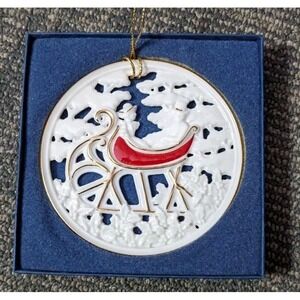 Wedgwood Sleigh Ride Christmas Ornament White Jasper Gold Round Original Box